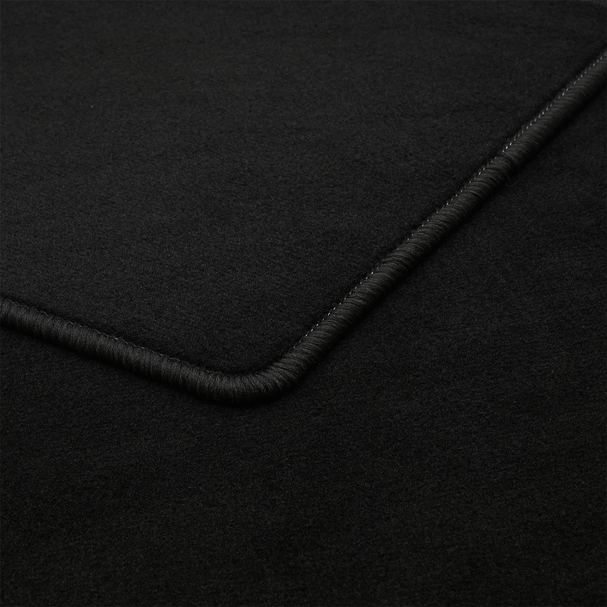 Campers - Automat camper zwart velours Fiat Ducato / Citroen Jumper / Peugeot Boxer 1994-2006 (doorlopende mat uit 1 stuk tussen de stoelen)